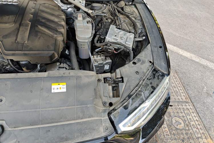 Used Audi A7L 2024 45TFSI S-line Dream-Building Edition Flow Crystal Package Engine Bay Left