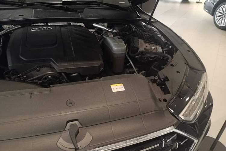 Used Audi A7L 2024 45TFSI S-line Dream-Building Edition Flow Crystal Package Engine Bay Left