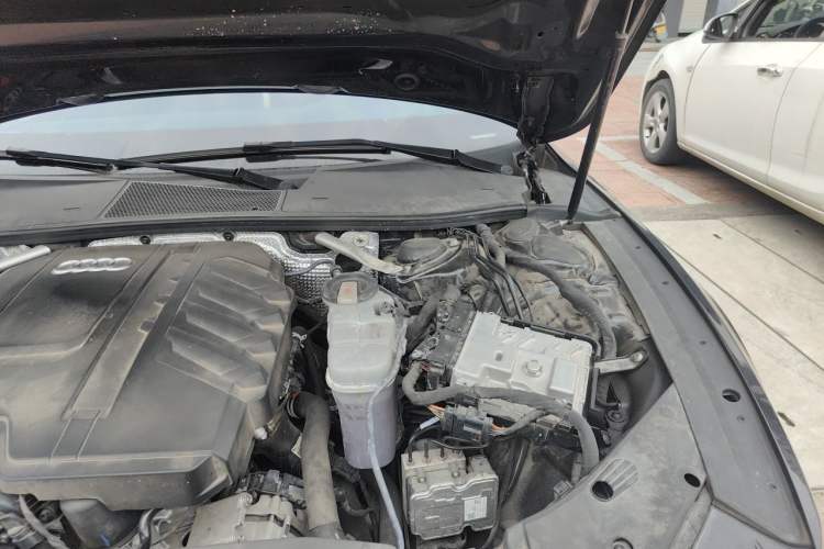 Used Audi A7L 2024 45TFSI S-line Dream-Building Edition Flow Crystal Package Engine Bay Left