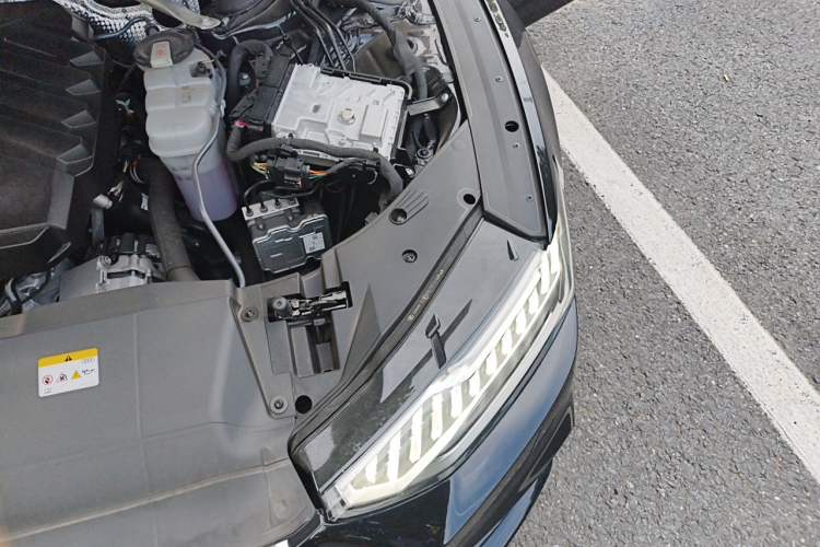 Used Audi A7L 2024 45 TFSI Luxury Edition Engine Bay Left