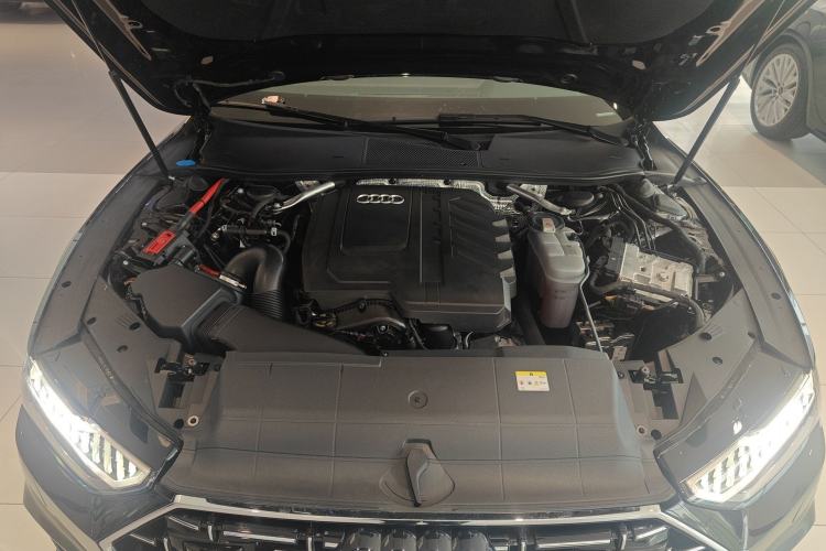 Used Audi A7L 2024 45TFSI S-line Dream-Building Edition Flow Crystal Package Engine Bay