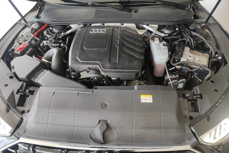 Used Audi A7L 2024 45TFSI S-line Dream-Building Edition Flow Crystal Package Engine Bay