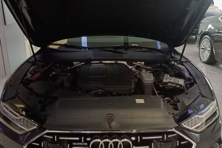 Used Audi A7L 2024 45TFSI S-line Dream-Building Edition Flow Crystal Package Engine Bay