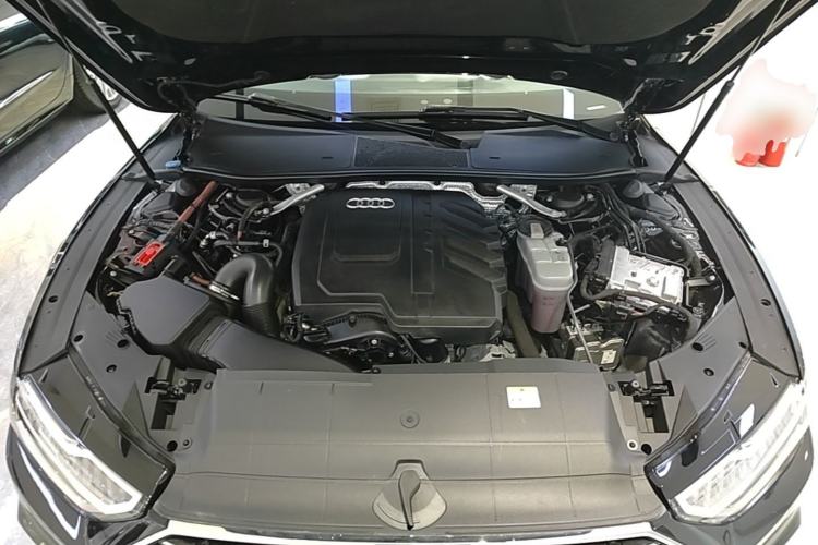 Used Audi A7L 2024 45TFSI S-line Dream-Building Edition Flow Crystal Package Engine Bay