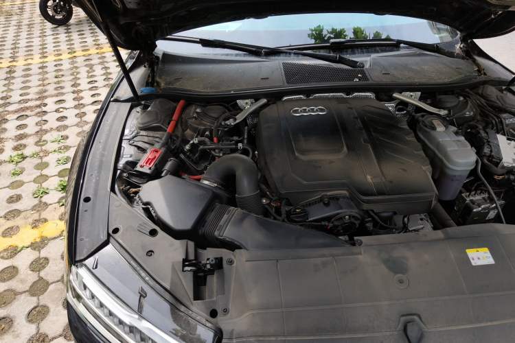 Used Audi A7L 2024 45TFSI S-line Dream-Building Edition Flow Crystal Package Engine Bay Right