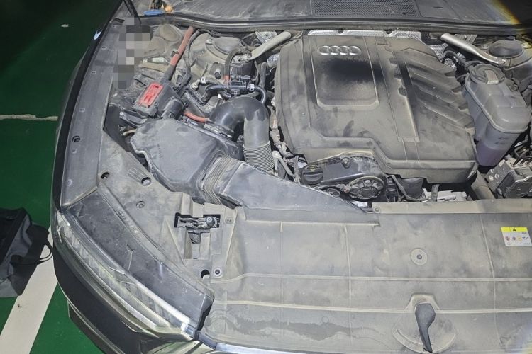 Used Audi A7L 2024 45TFSI quattro S-line Visionary Edition Flow Crystal Package Engine Bay Right