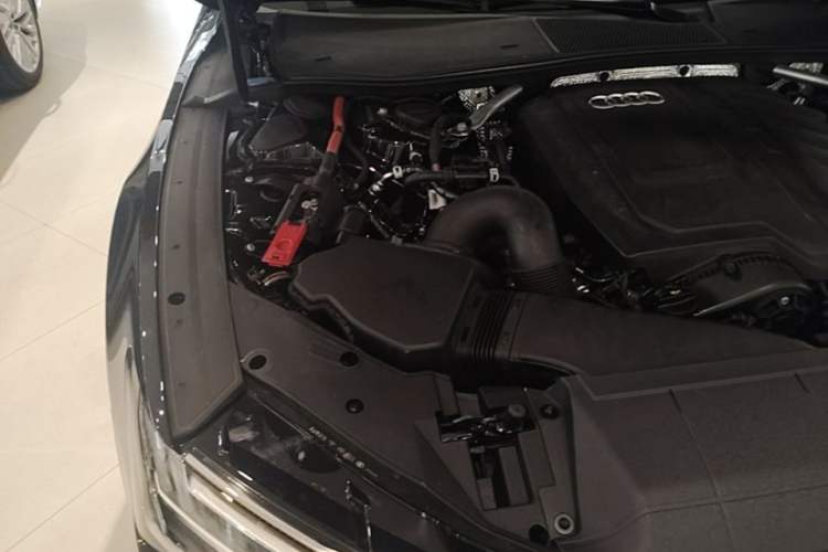 Used Audi A7L 2024 45TFSI S-line Dream-Building Edition Flow Crystal Package Engine Bay Right