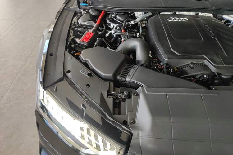Used Audi A7L 2024 45TFSI S-line Dream-Building Edition Flow Crystal Package Engine Bay Right