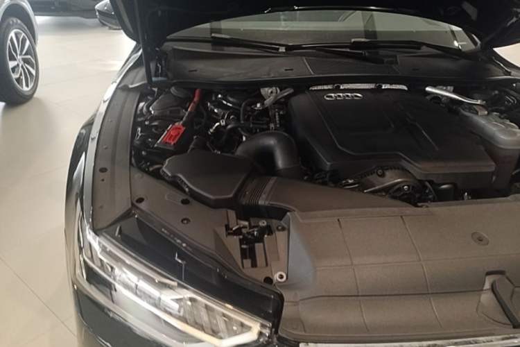 Used Audi A7L 2024 45TFSI S-line Dream-Building Edition Flow Crystal Package Engine Bay Right