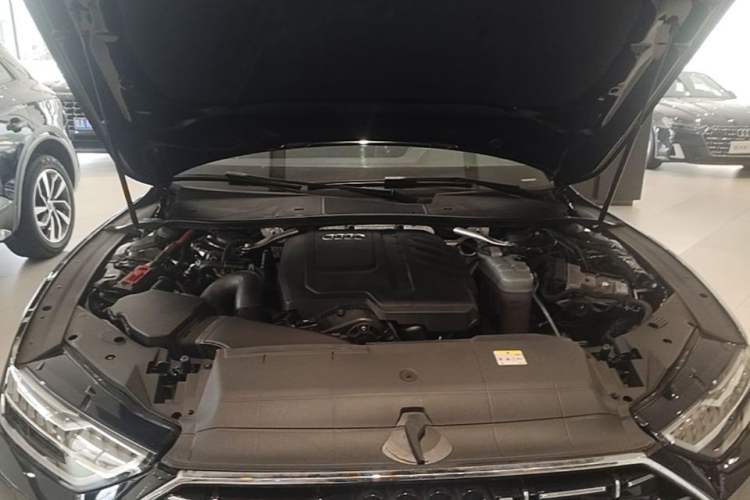 Used Audi A7L 2024 45TFSI S-line Dream-Building Edition Flow Crystal Package Engine Bay