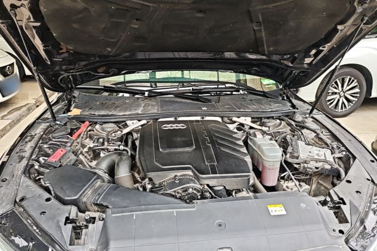 Used Audi A7L 2024 45TFSI S-line Dream-Building Edition Flow Crystal Package Engine Bay