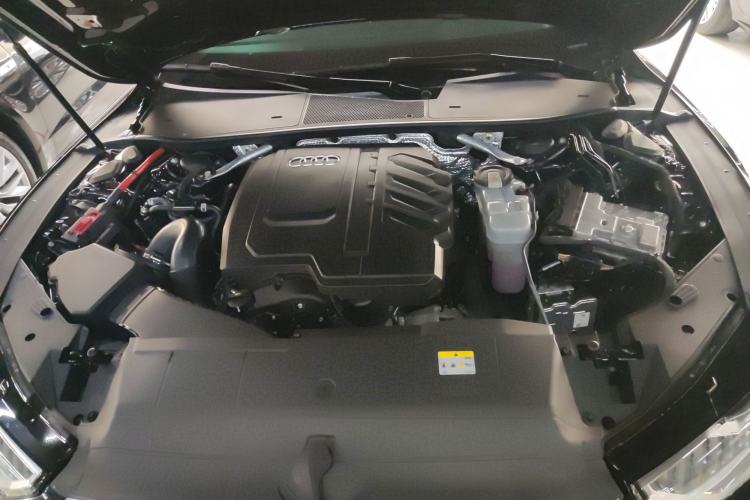Used Audi A7L 2024 45TFSI S-line Dream-Building Edition Flow Crystal Package Engine Bay