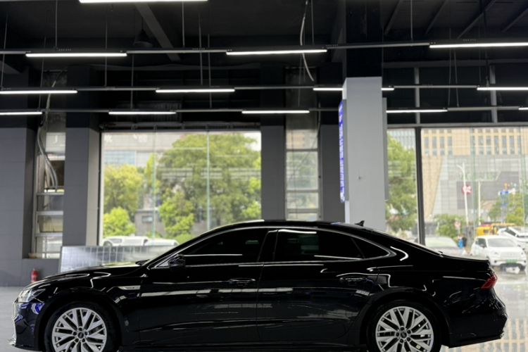 Used Audi A7L 2024 45TFSI S-line Dream-Building Edition Flow Crystal Package Exterior 2