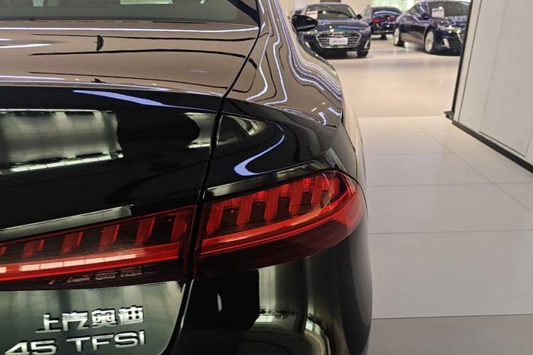 Used Audi A7L 2024 45TFSI S-line Dream-Building Edition Flow Crystal Package Exterior 3