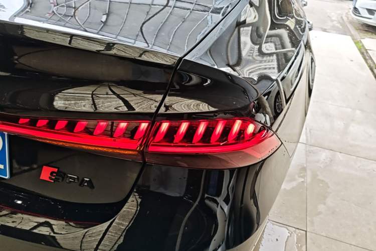 Used Audi A7L 2024 45TFSI S-line Dream-Building Edition Flow Crystal Package Exterior 3