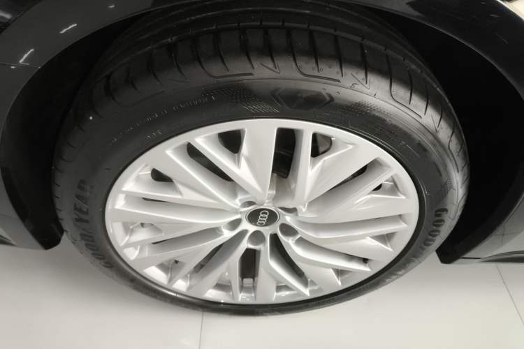 Used Audi A7L 2024 45TFSI S-line Dream-Building Edition Flow Crystal Package Exterior 4