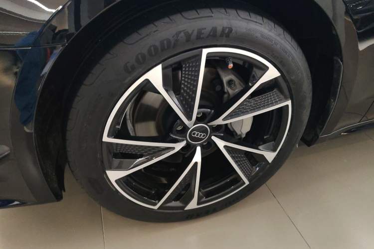Used Audi A7L 2024 45TFSI S-line Dream-Building Edition Flow Crystal Package Exterior 4