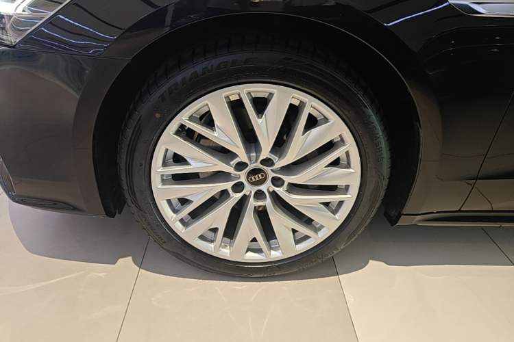Used Audi A7L 2024 45TFSI S-line Dream-Building Edition Flow Crystal Package Exterior 4