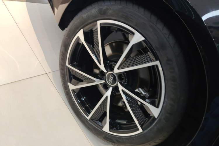 Used Audi A7L 2024 45TFSI S-line Dream-Building Edition Flow Crystal Package Exterior 5