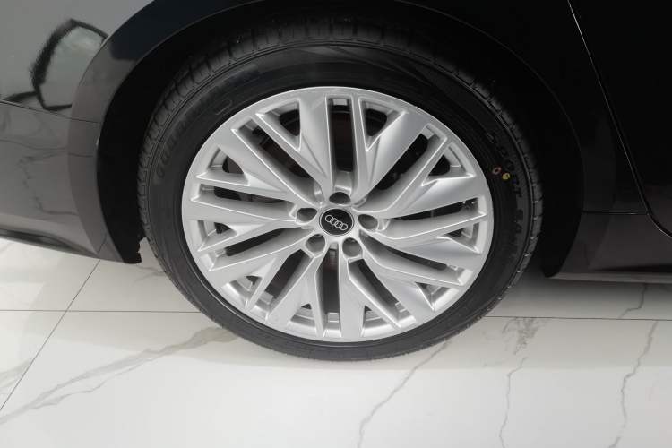 Used Audi A7L 2024 45TFSI S-line Dream-Building Edition Flow Crystal Package Exterior 5
