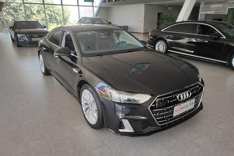 Used Audi A7L 2024 45TFSI S-line Dream-Building Edition Flow Crystal Package Front Right 45 Deg