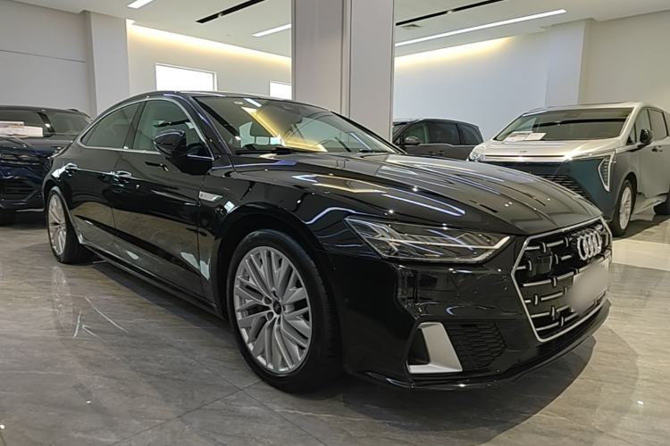 Used Audi A7L 2024 45TFSI S-line Dream-Building Edition Flow Crystal Package Front Right 45 Deg