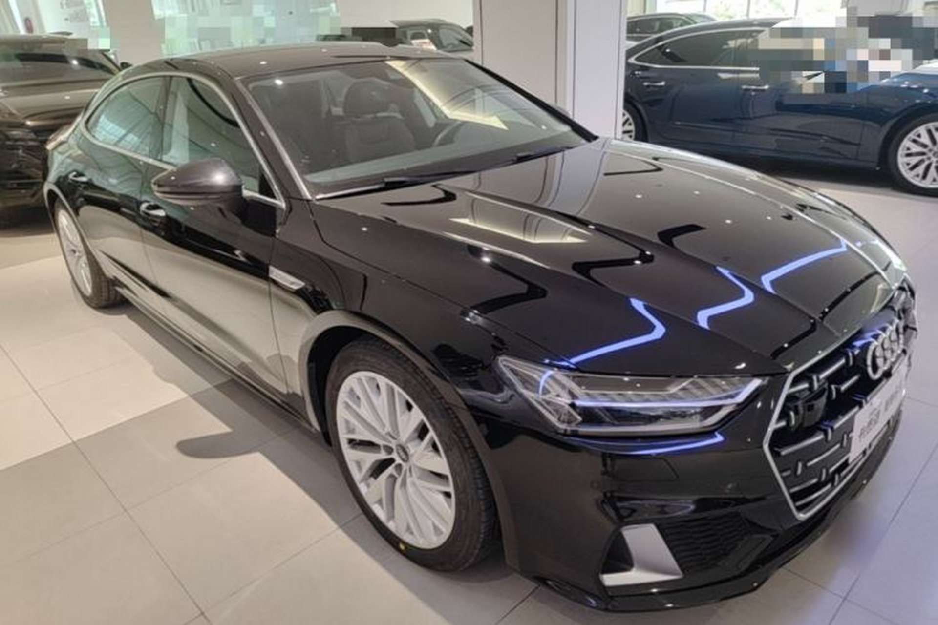 Used Audi A7L 2024 45TFSI S-line Dream-Building Edition Flow Crystal Package Front Right 45 Deg