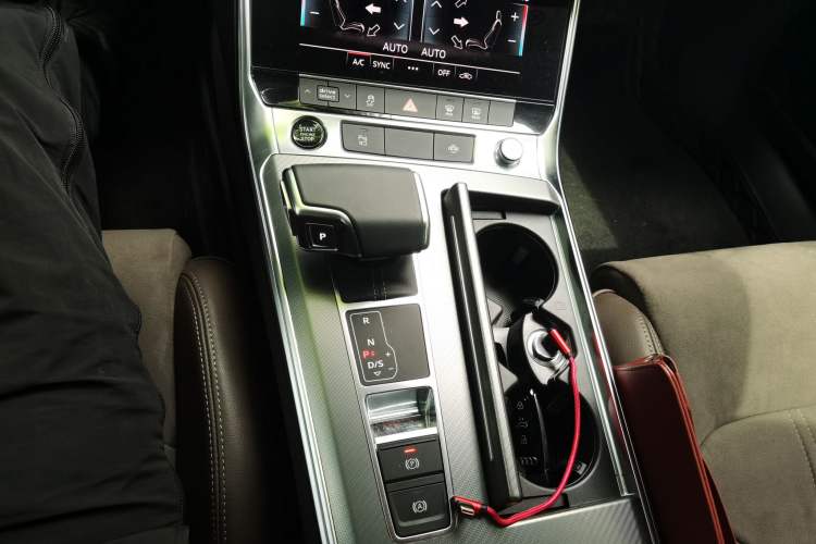Used Audi A7L 2024 45TFSI S-line Dream-Building Edition Flow Crystal Package Gear Lever