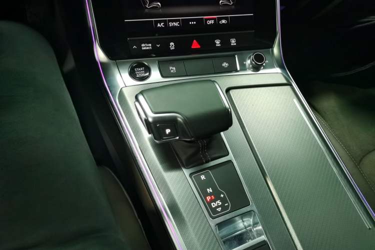 Used Audi A7L 2024 45TFSI S-line Dream-Building Edition Flow Crystal Package Gear Lever