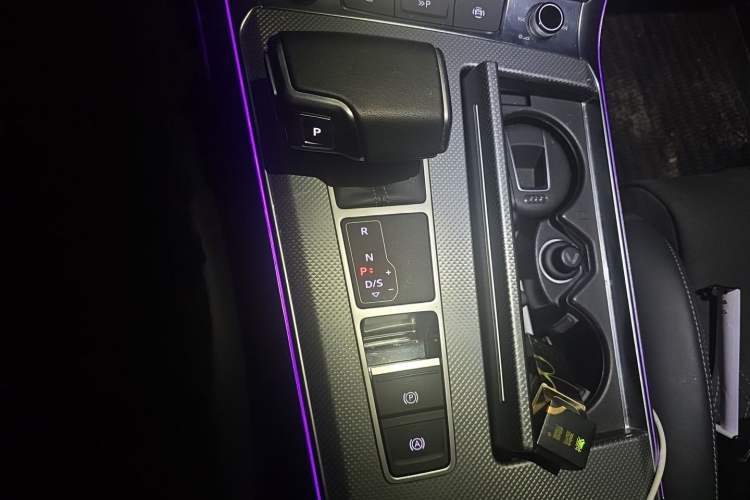 Used Audi A7L 2024 45TFSI quattro S-line Visionary Edition Flow Crystal Package Gear Lever