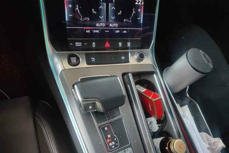 Used Audi A7L 2024 45TFSI S-line Dream-Building Edition Flow Crystal Package Gear Lever