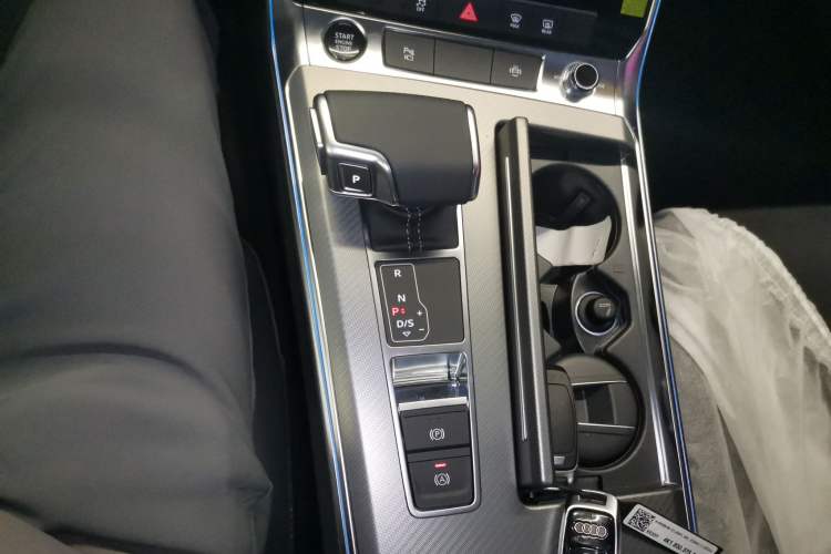 Used Audi A7L 2024 45TFSI S-line Dream-Building Edition Flow Crystal Package Gear Lever