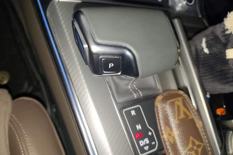 Used Audi A7L 2024 45TFSI S-line Dream-Building Edition Flow Crystal Package Gear Lever