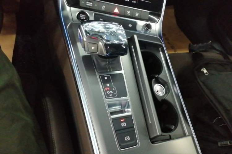 Used Audi A7L 2024 45TFSI S-line Dream-Building Edition Flow Crystal Package Gear Lever