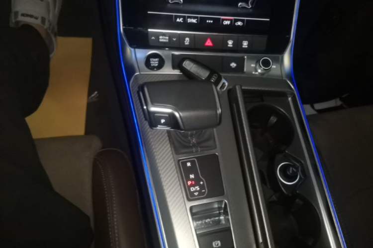 Used Audi A7L 2024 45TFSI S-line Dream-Building Edition Flow Crystal Package Gear Lever