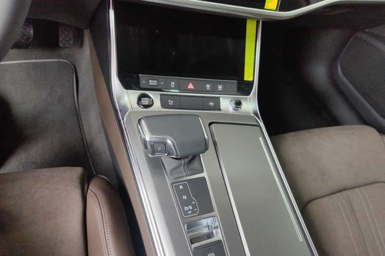 Used Audi A7L 2024 45TFSI S-line Dream-Building Edition Flow Crystal Package Gear Lever