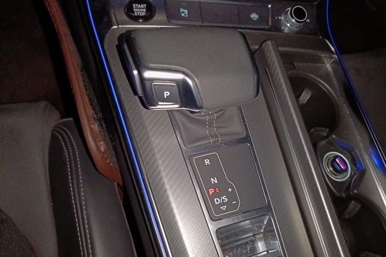 Used Audi A7L 2024 45TFSI S-line Dream-Building Edition Flow Crystal Package Gear Lever