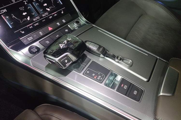 Used Audi A7L 2024 45TFSI quattro S-line Visionary Edition Flow Crystal Package Gear Lever