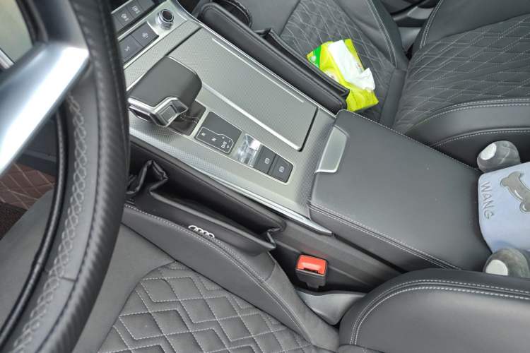 Used Audi A7L 2024 45TFSI quattro S-line Visionary Edition Flow Crystal Package Gear Lever
