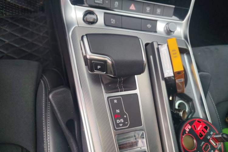 Used Audi A7L 2024 45TFSI S-line Dream-Building Edition Flow Crystal Package Gear Lever