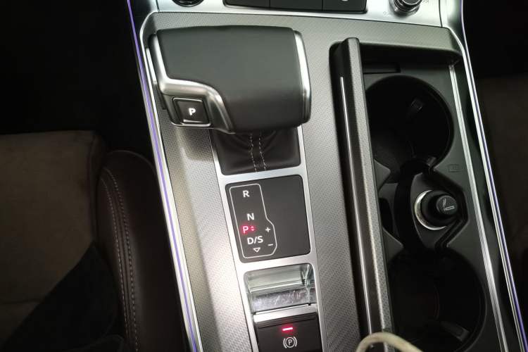 Used Audi A7L 2024 45TFSI S-line Dream-Building Edition Flow Crystal Package Gear Lever