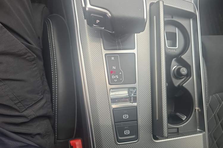 Used Audi A7L 2024 45TFSI quattro S-line Visionary Edition Flow Crystal Package Gear Lever