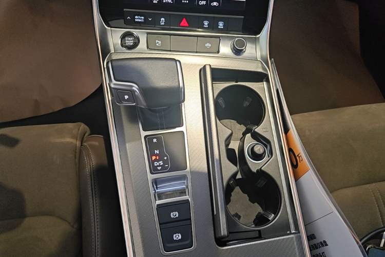 Used Audi A7L 2024 45TFSI S-line Dream-Building Edition Flow Crystal Package Gear Lever