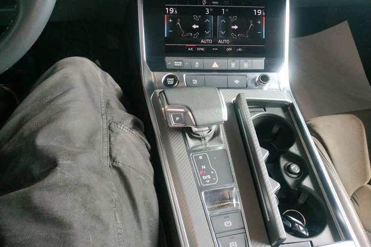 Used Audi A7L 2024 45TFSI S-line Dream-Building Edition Flow Crystal Package Gear Lever