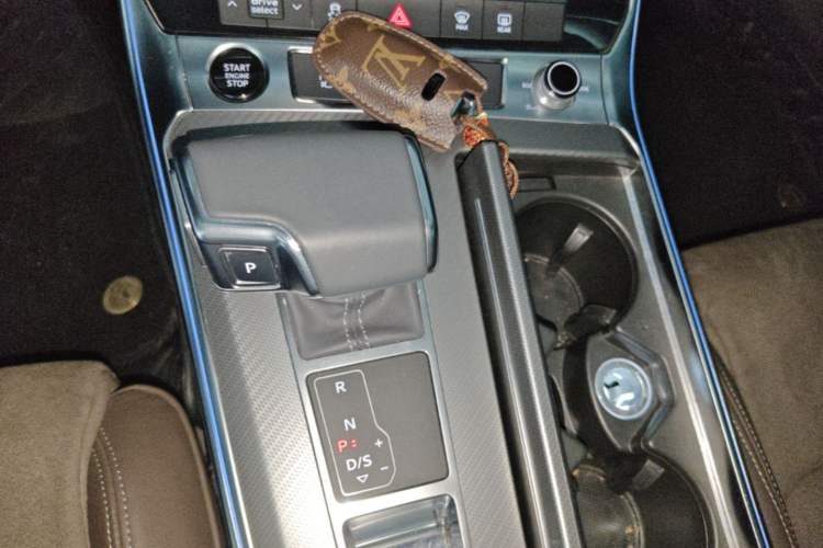 Used Audi A7L 2024 45TFSI S-line Dream-Building Edition Flow Crystal Package Gear Lever
