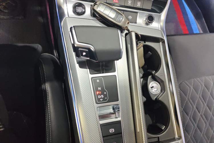 Used Audi A7L 2024 45TFSI quattro S-line Visionary Edition Flow Crystal Package Gear Lever