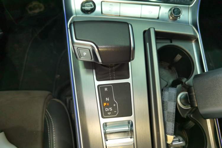 Used Audi A7L 2024 45 TFSI Luxury Edition Gear Lever