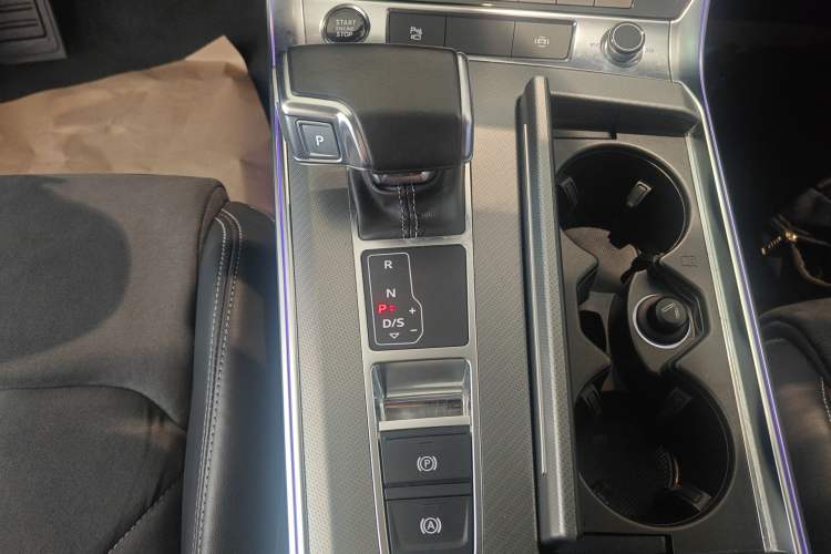 Used Audi A7L 2024 45TFSI S-line Dream-Building Edition Flow Crystal Package Gear Lever