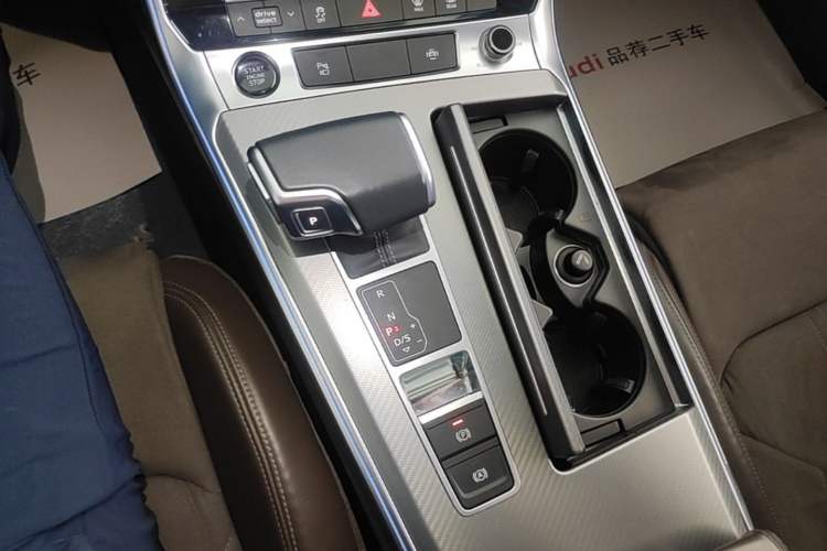 Used Audi A7L 2024 45TFSI S-line Dream-Building Edition Flow Crystal Package Gear Lever