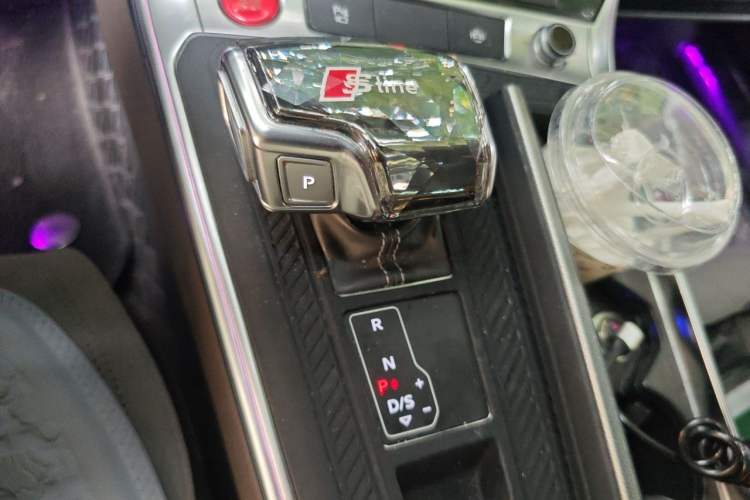 Used Audi A7L 2024 45TFSI S-line Dream-Building Edition Flow Crystal Package Gear Lever